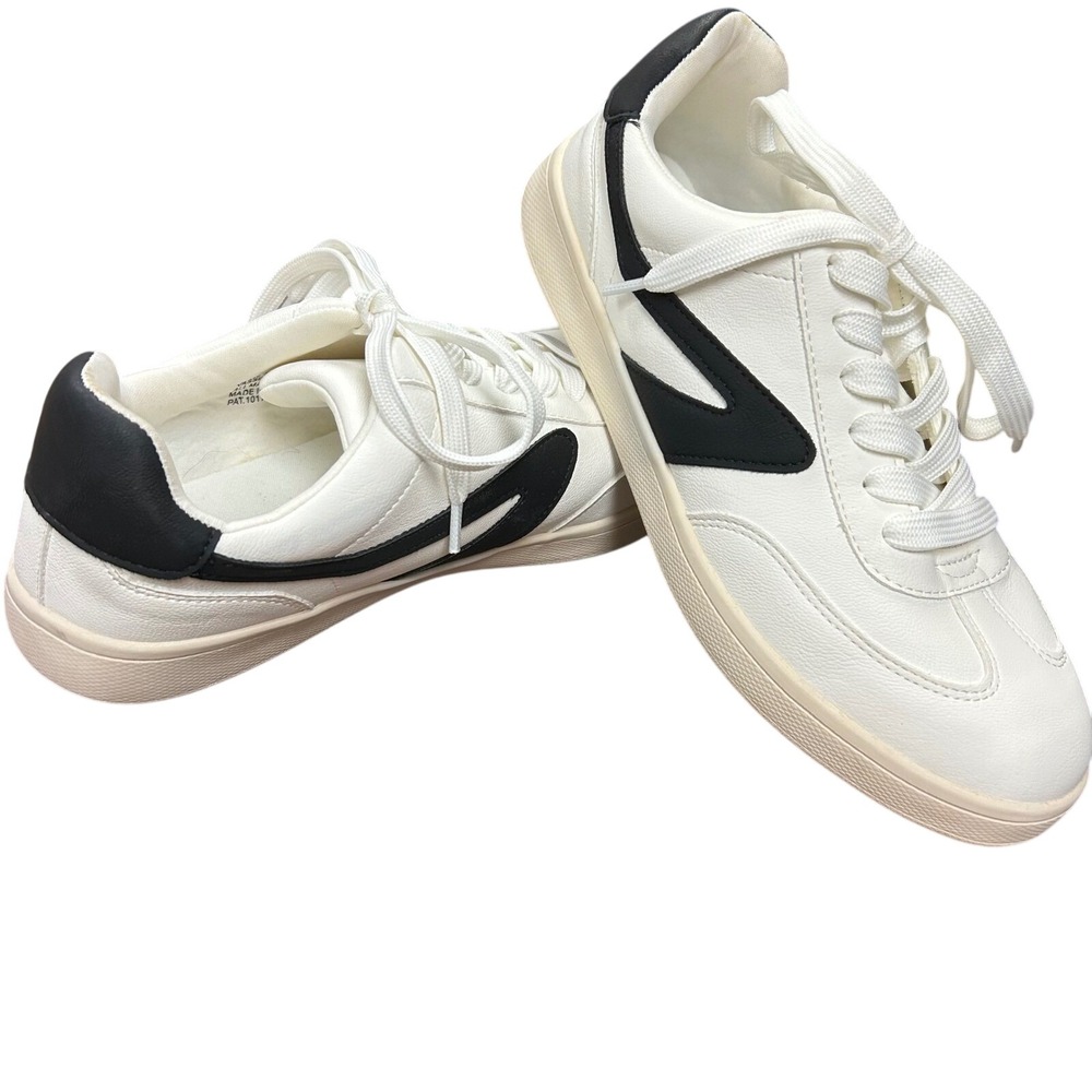 Dolce Vita White Sneakers Black Accent Women's Fashion Tennis Shoes 8